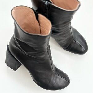 ACNE STUDIO | LEATHER ANKLE ZIP BOOTIES LOGO STAMPED HEEL MADE IN ITALY 38 EU